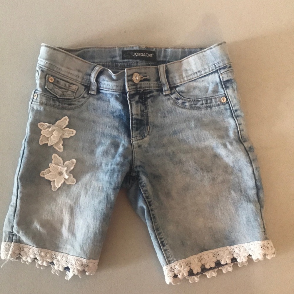 Jordache light wash Bermuda shorts with floral hem denim shorts girl’s size 8